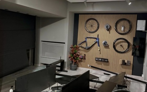 Ennesima devastazione e razzia di bici al negozio ed officina di Paina