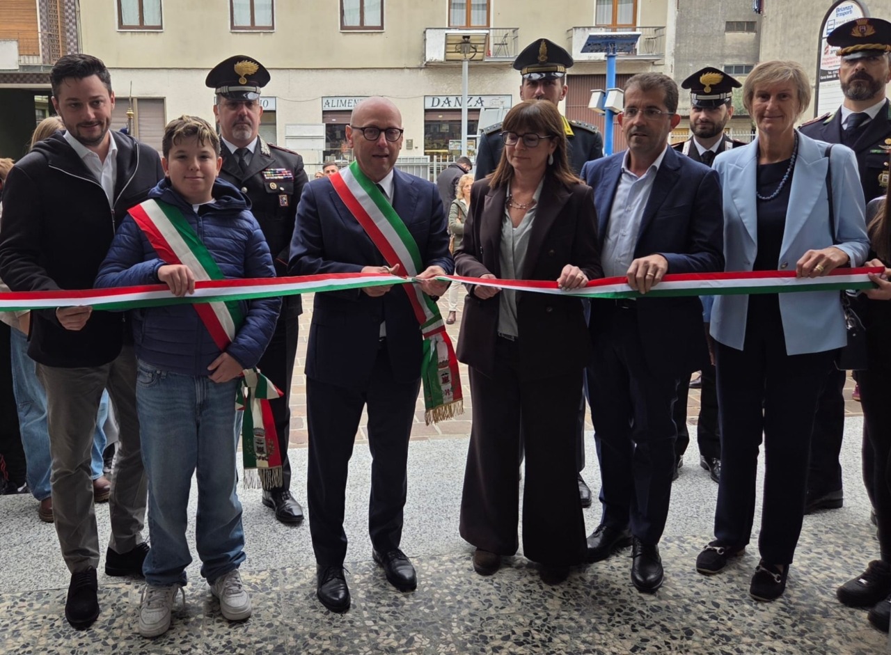 Taglio del nastro per la nuova Scuola Salvo D’Acquisto di Cesano Maderno