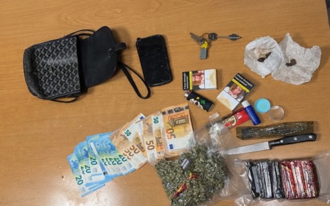 Girava con un chilo di droga e un coltello: pusher arrestato
