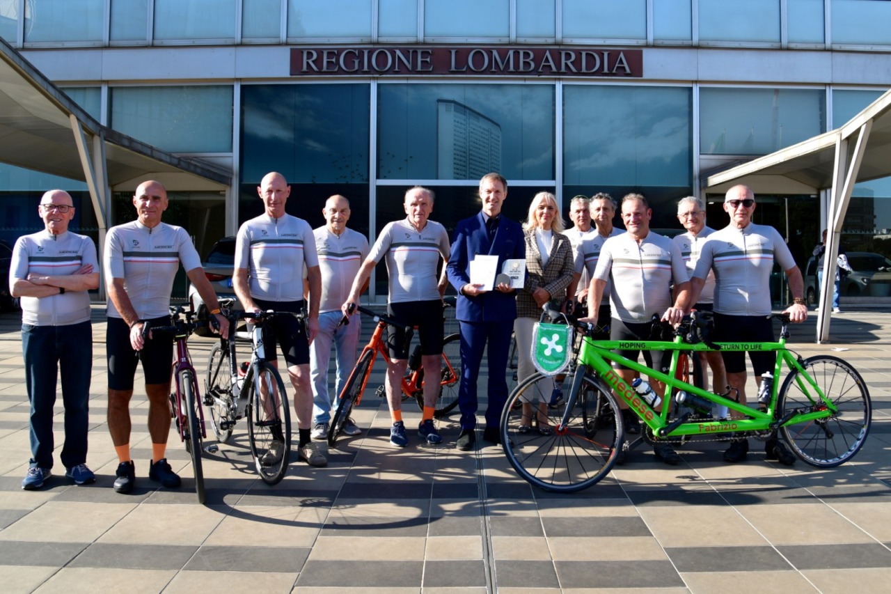 Concluso il giro in tandem della Lombardia dei due amici medesi, accolti in Regione da Federico Romani