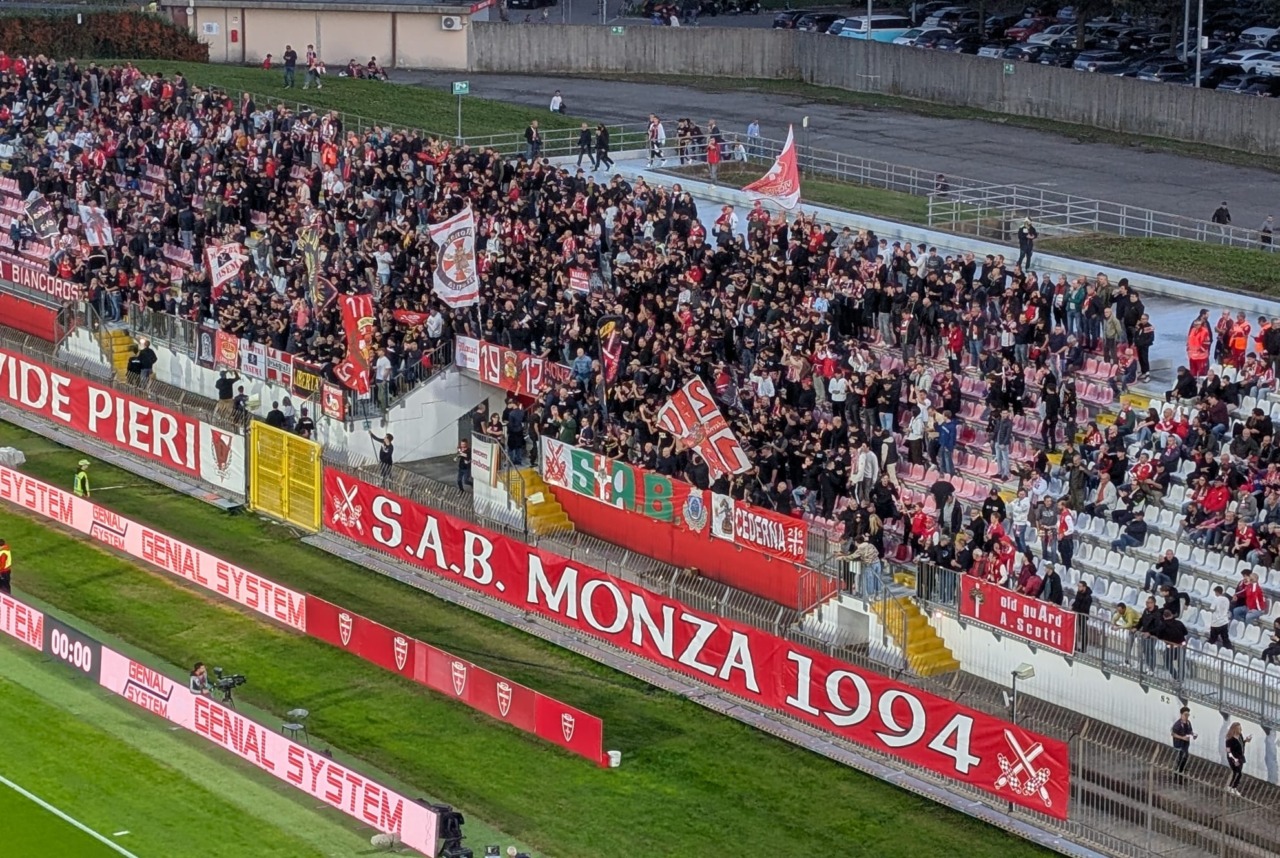 Monza-Cagliari 4-0, che festa per i biancorossi