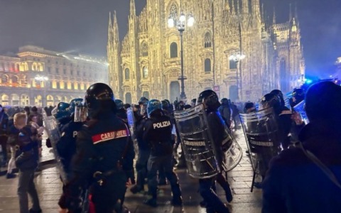 Disordini a Milano, denunciato anche un 16enne di Desio: aveva rubato un cappello a un Carabiniere
