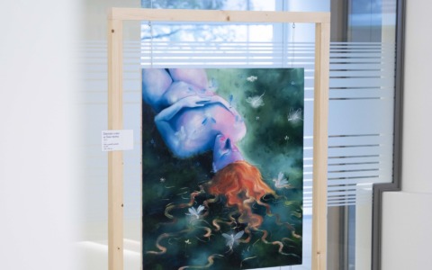 La pittura di Rachele Frison svela, alla BCC di Carate, “Dove accadono le cose invisibili”
