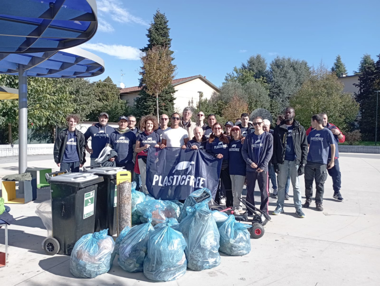 Volontari e detenuti puliscono Monza e Varese, successo per l’iniziativa di Plastic Free